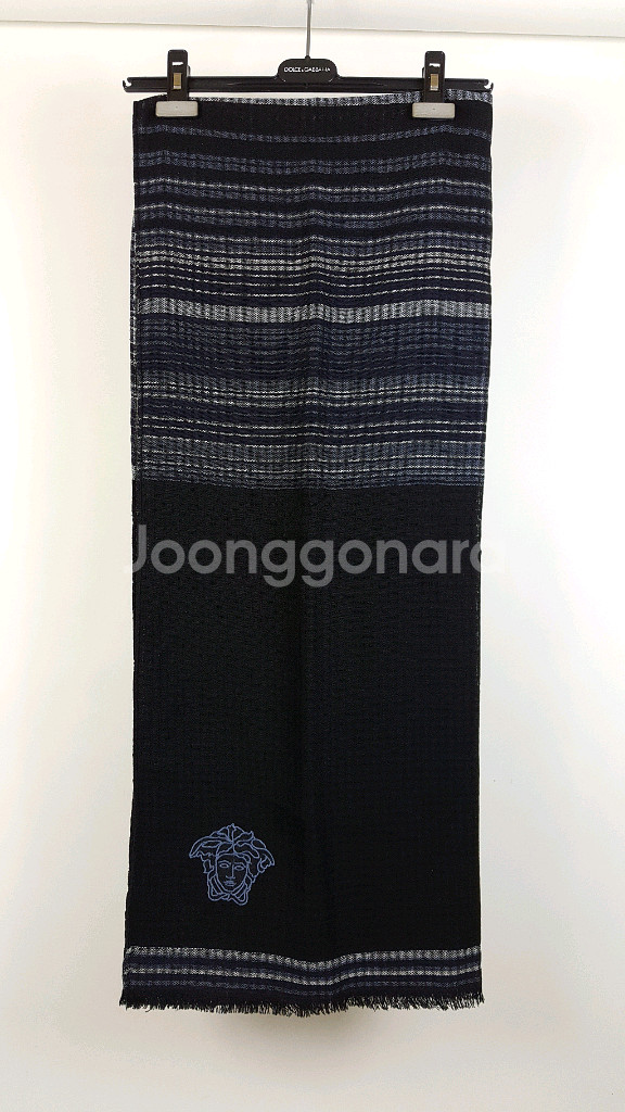 지아니베르사체 메두사 로고 검정/파랑 울 스카프--0