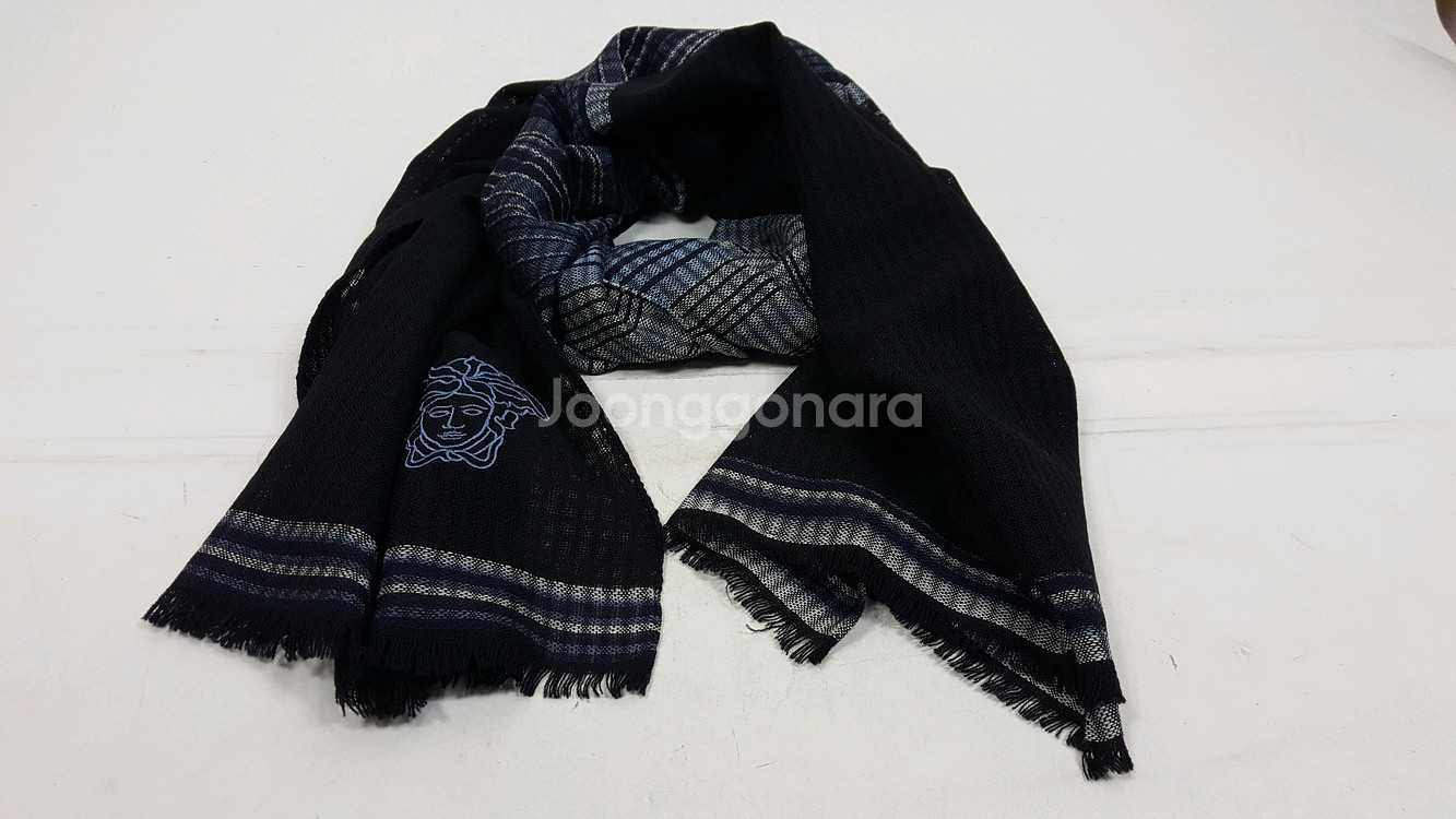 지아니베르사체 메두사 로고 검정/파랑 울 스카프--6