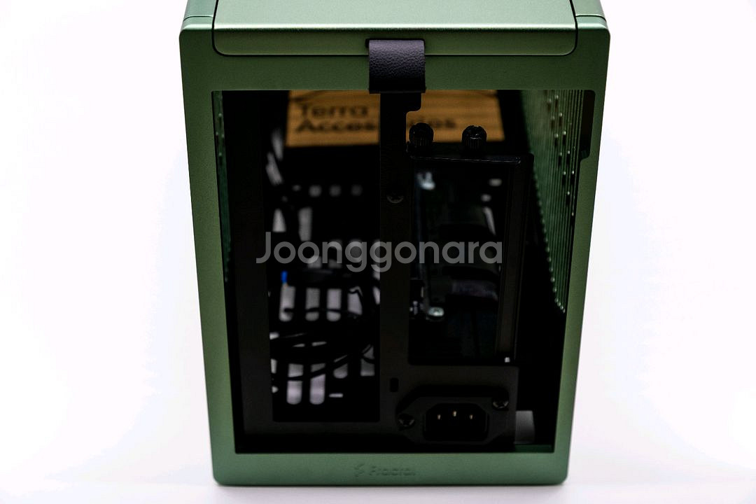 프랙탈 디자인 테라--5