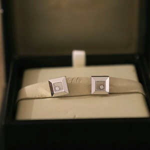 쇼파드 해피 다이아몬드 스퀘어 귀걸이