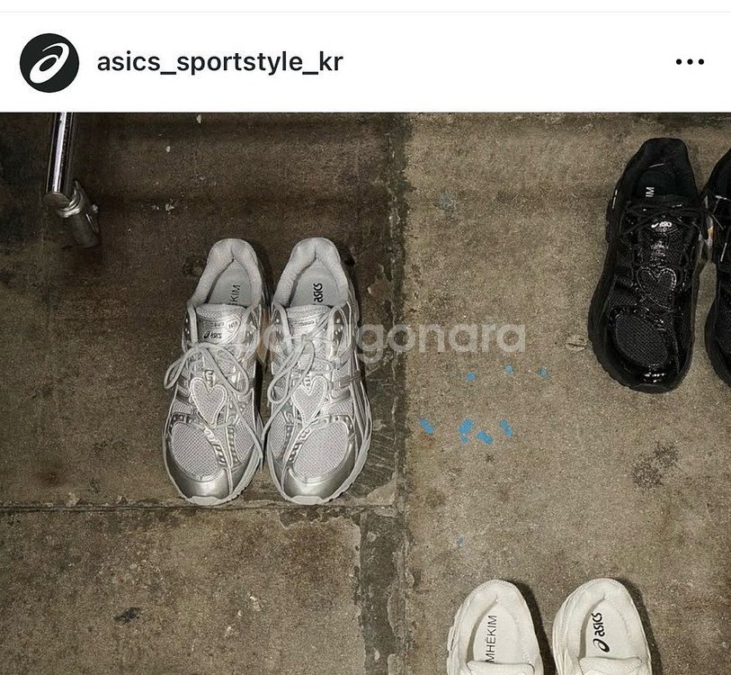 아식스 김해김 젤님버스 10.1 실버 240--1