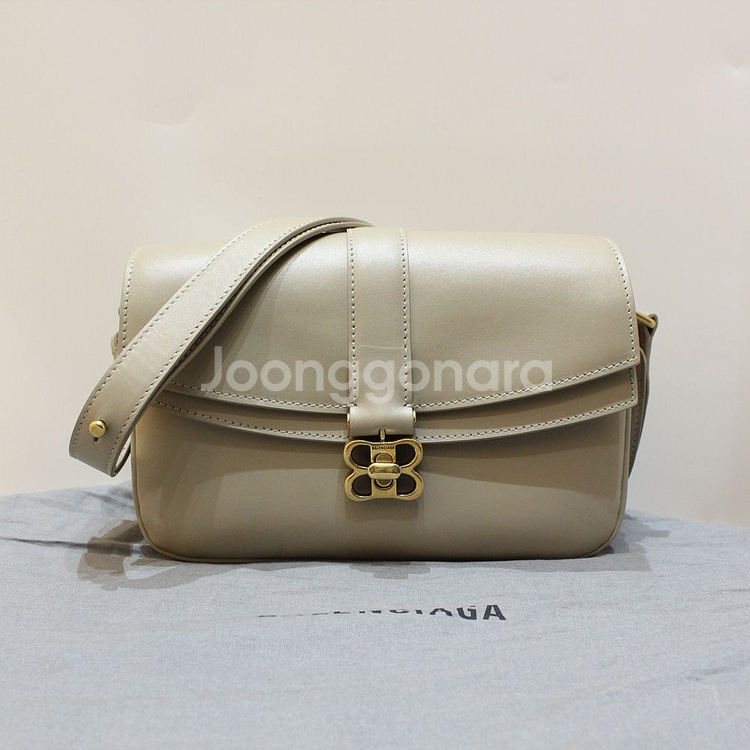 [명품다올동래] 발렌시아가 레이디 플랩 숄더백 695541--0