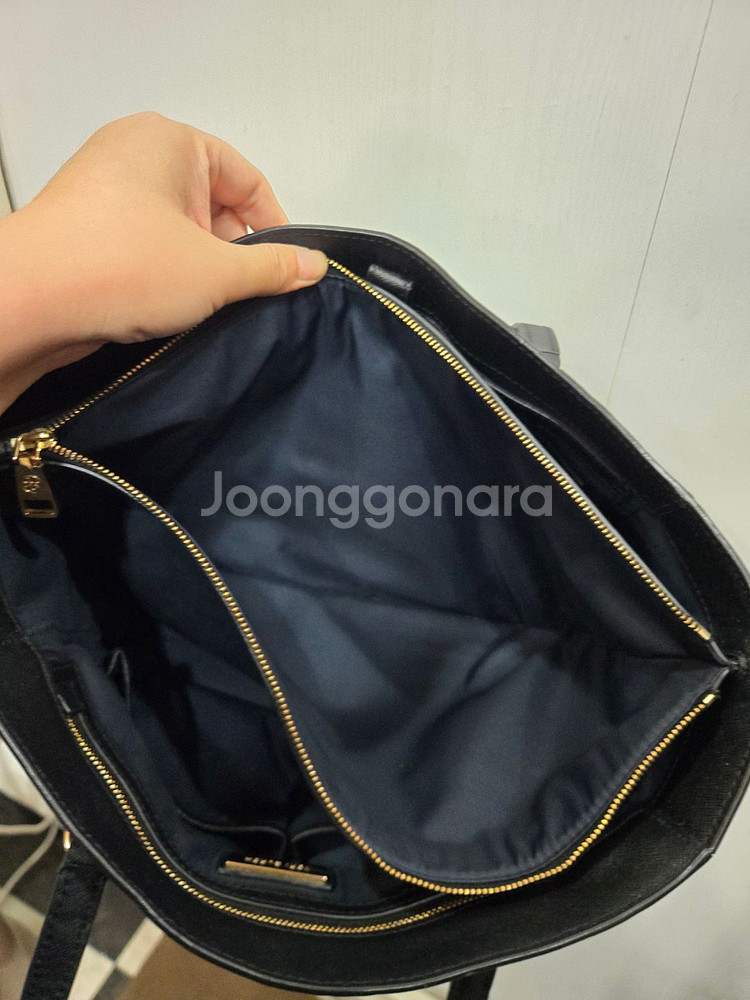 토리버치 숄더백 가방! 수납공간 넓어요!--5