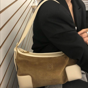 로에베 빈티지 스웨이드 숄더백