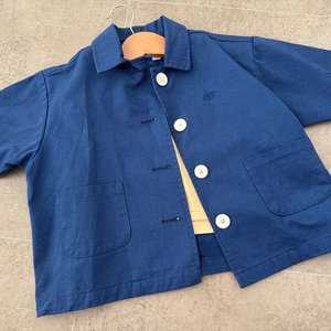 얼리틀 하프 트렌치 자켓 블루, 티셔츠