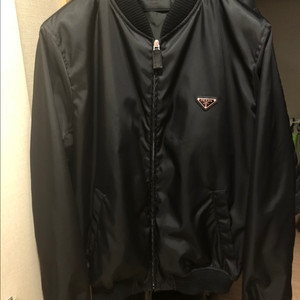 정품 프라다 항공점퍼 - 135만원 (54사이즈)