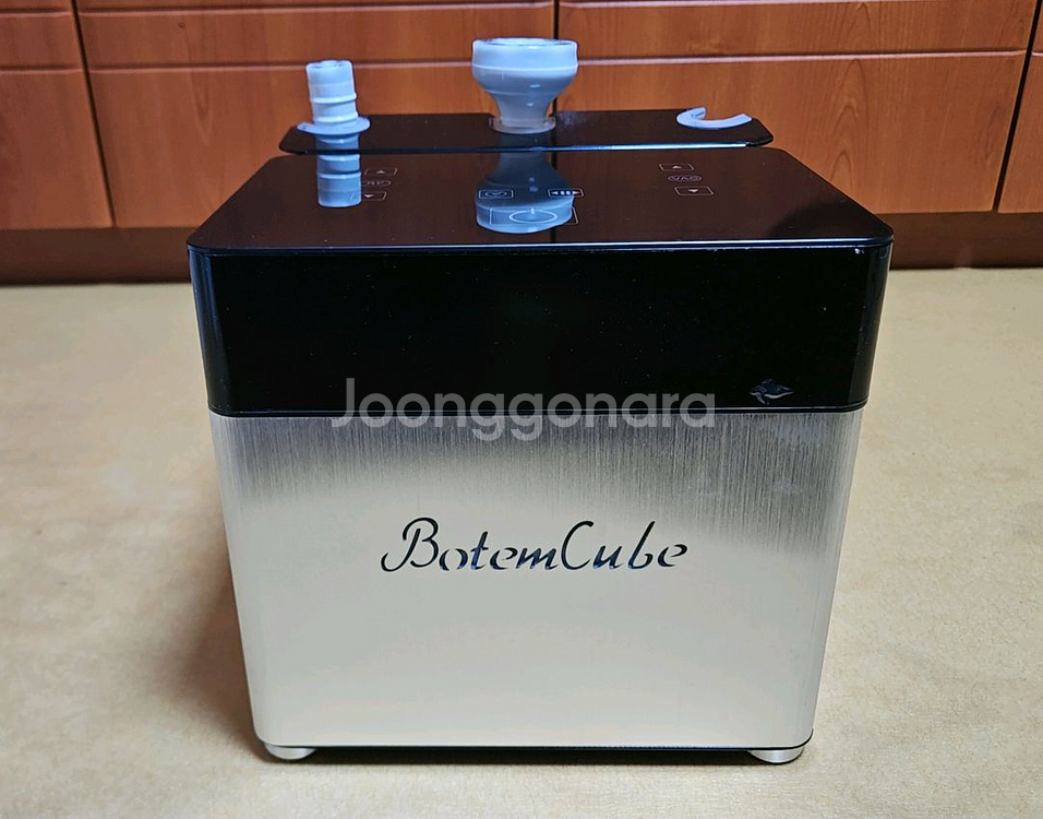 보템큐브 고주파 주름 얼굴살 마사지기 풀세트 팝니다--1