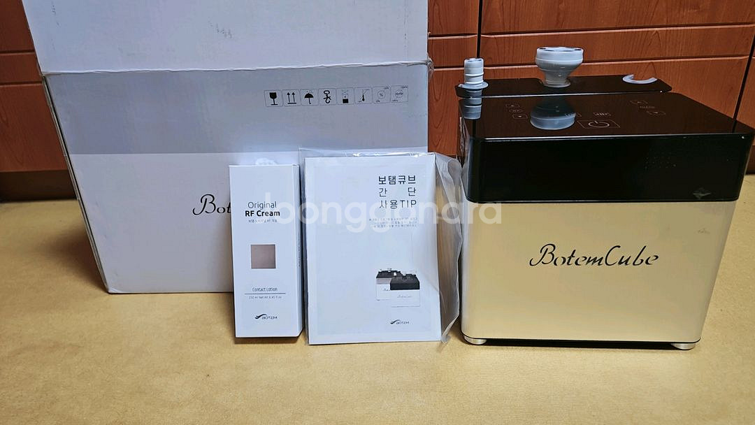 보템큐브 고주파 주름 얼굴살 마사지기 풀세트 팝니다--0