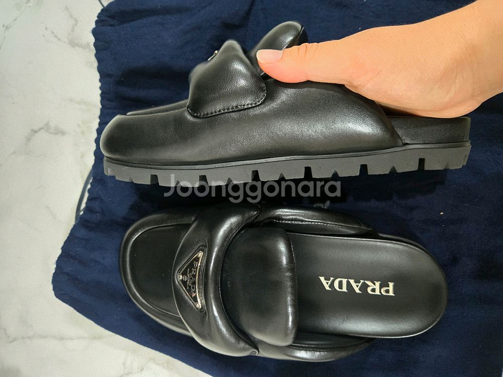 프라다 레더 패딩 뮬 슬리퍼--3