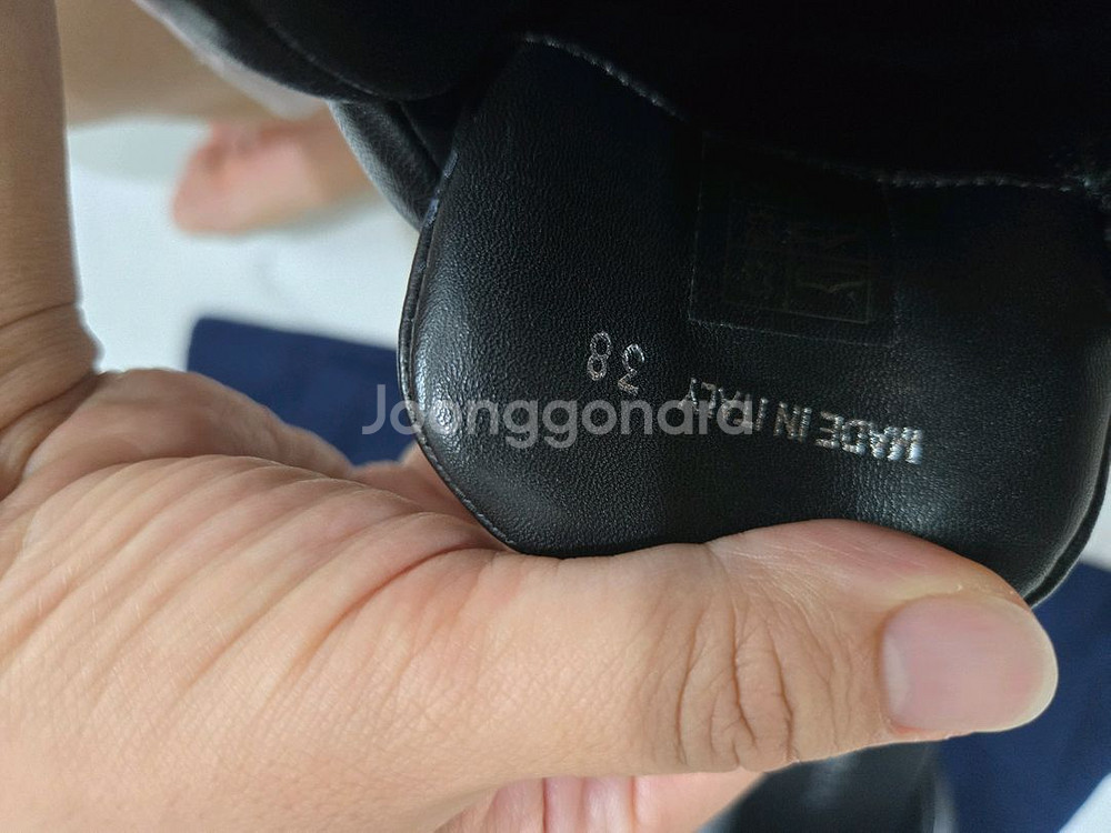 프라다 레더 패딩 뮬 슬리퍼--5