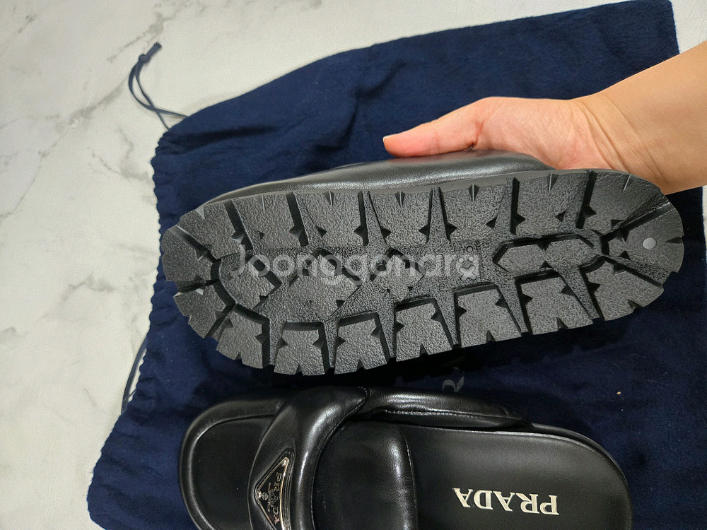 프라다 레더 패딩 뮬 슬리퍼--4