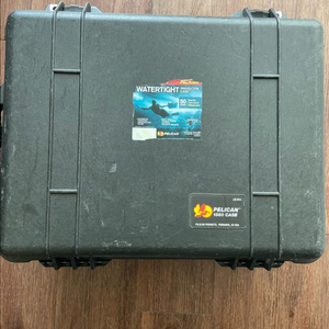 펠리컨 케이스1560