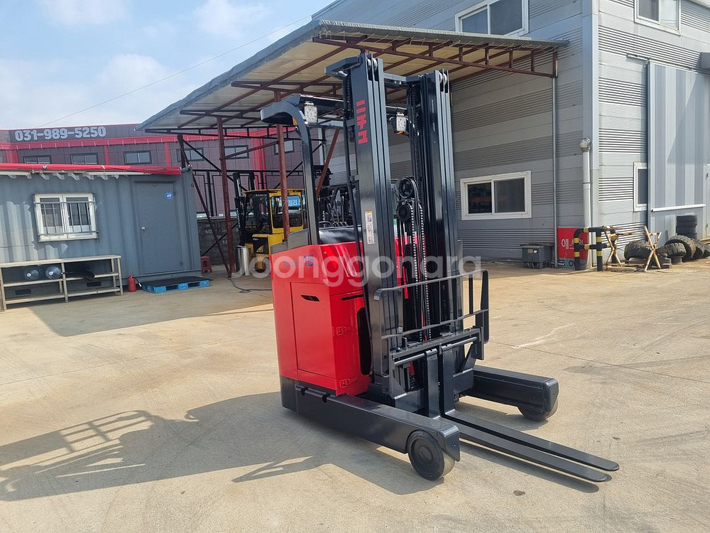 니찌유 1.5톤 입승식 전동지게차 3단 5.3M 판매합니다.--3