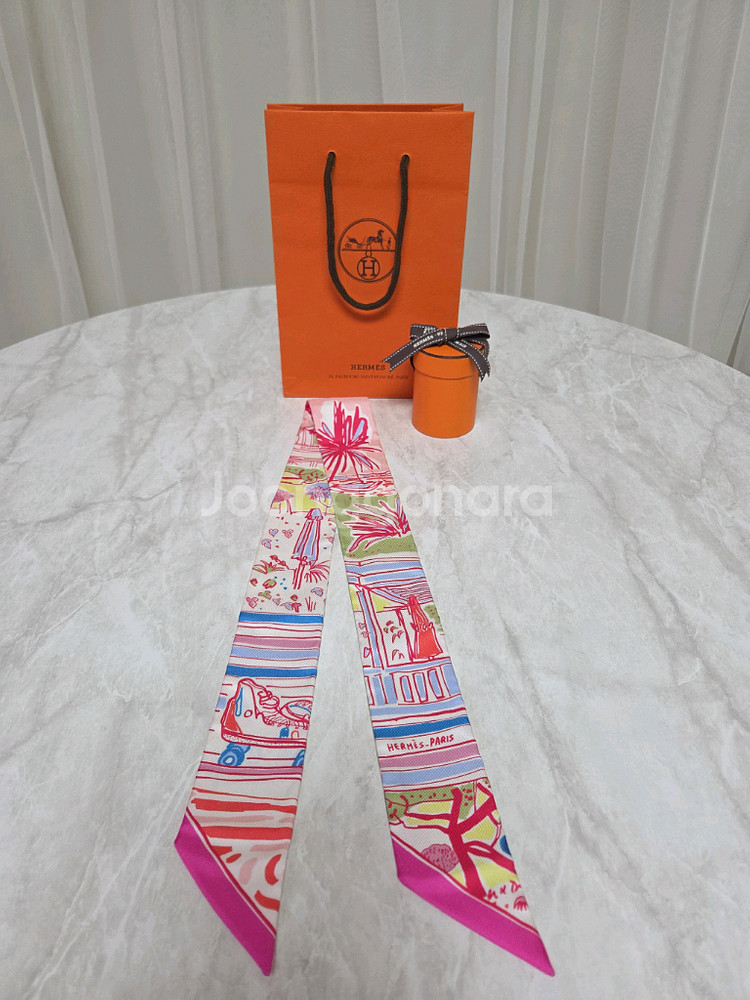 정품 에르메스 트윌리 스카프 한정판 팝니다.--0