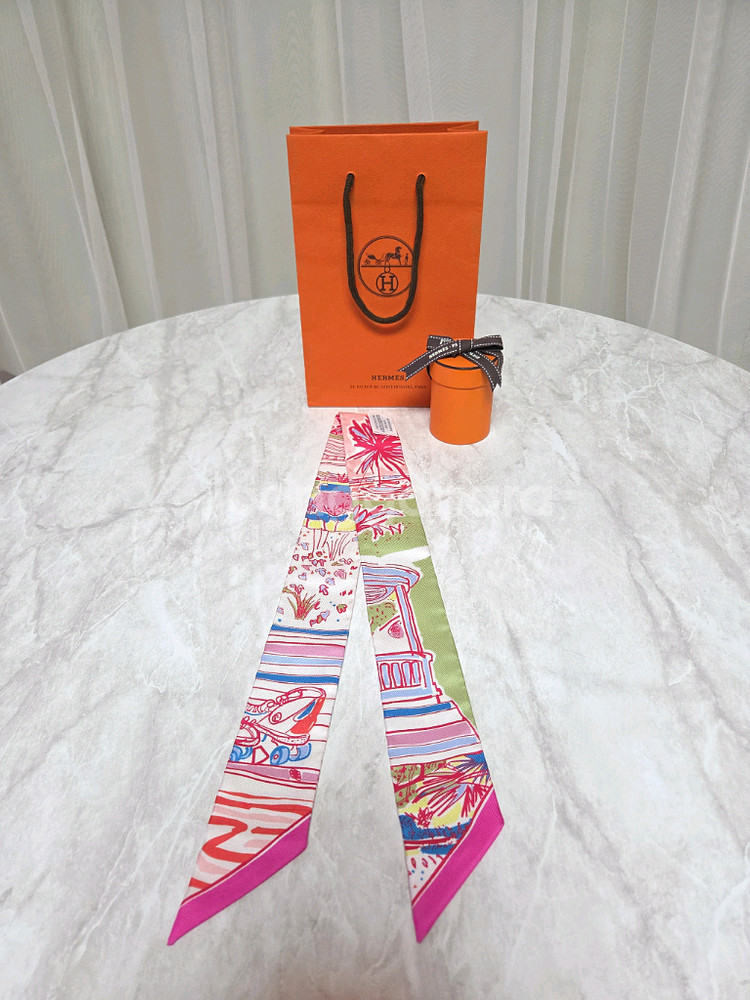정품 에르메스 트윌리 스카프 한정판 팝니다.--2