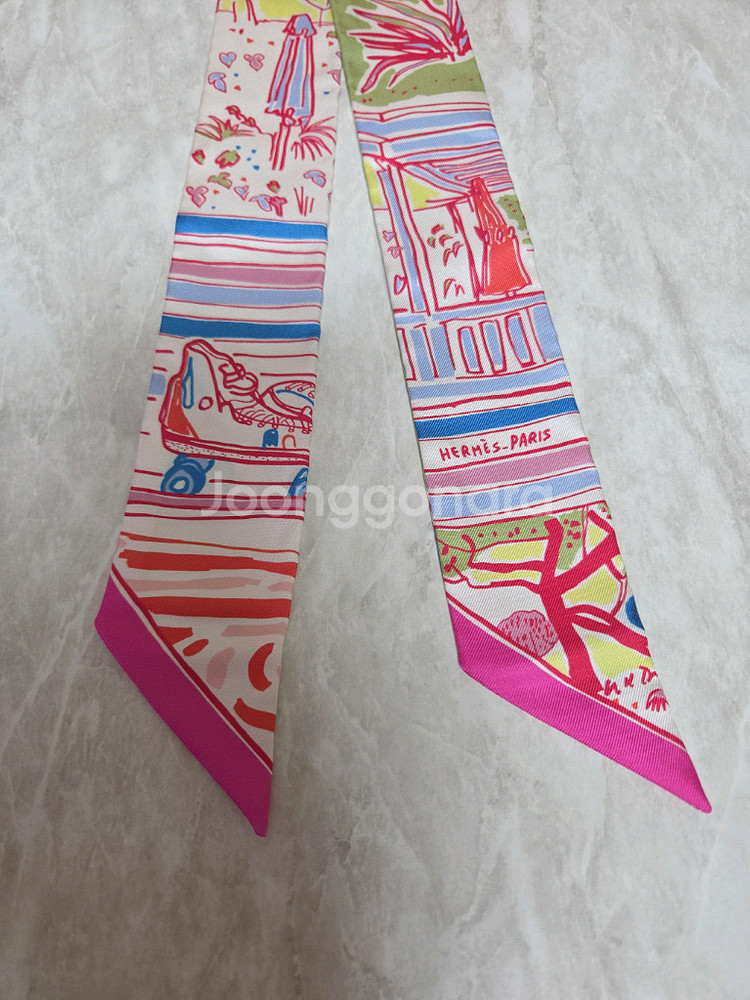 정품 에르메스 트윌리 스카프 한정판 팝니다.--5