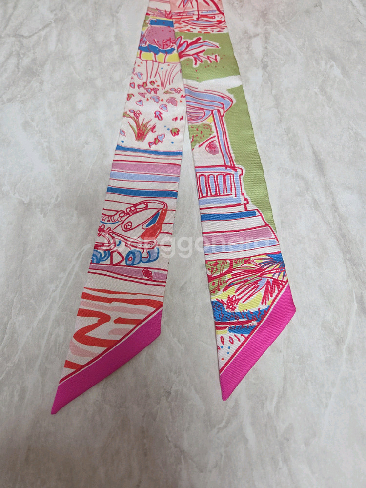 정품 에르메스 트윌리 스카프 한정판 팝니다.--6