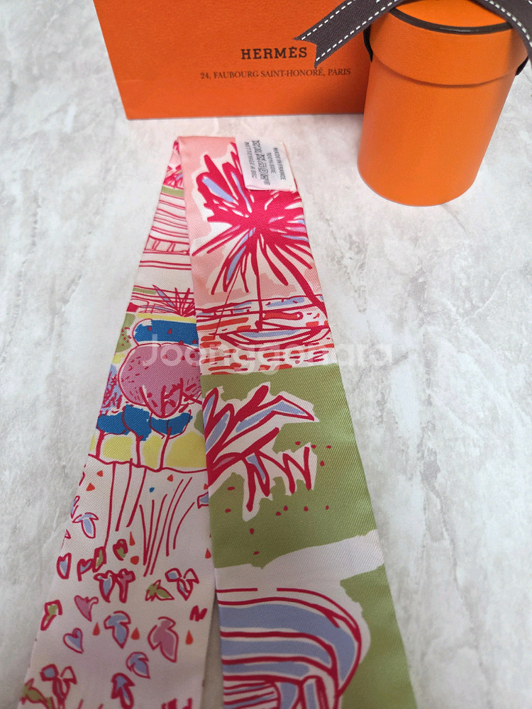 정품 에르메스 트윌리 스카프 한정판 팝니다.--4