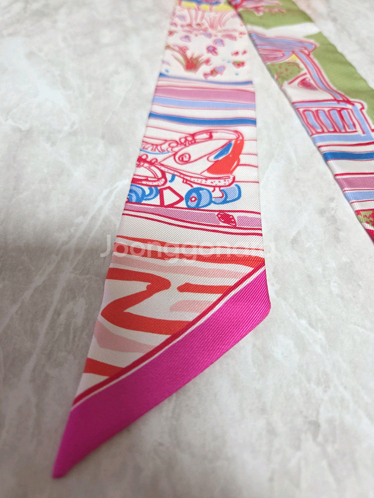 정품 에르메스 트윌리 스카프 한정판 팝니다.--7