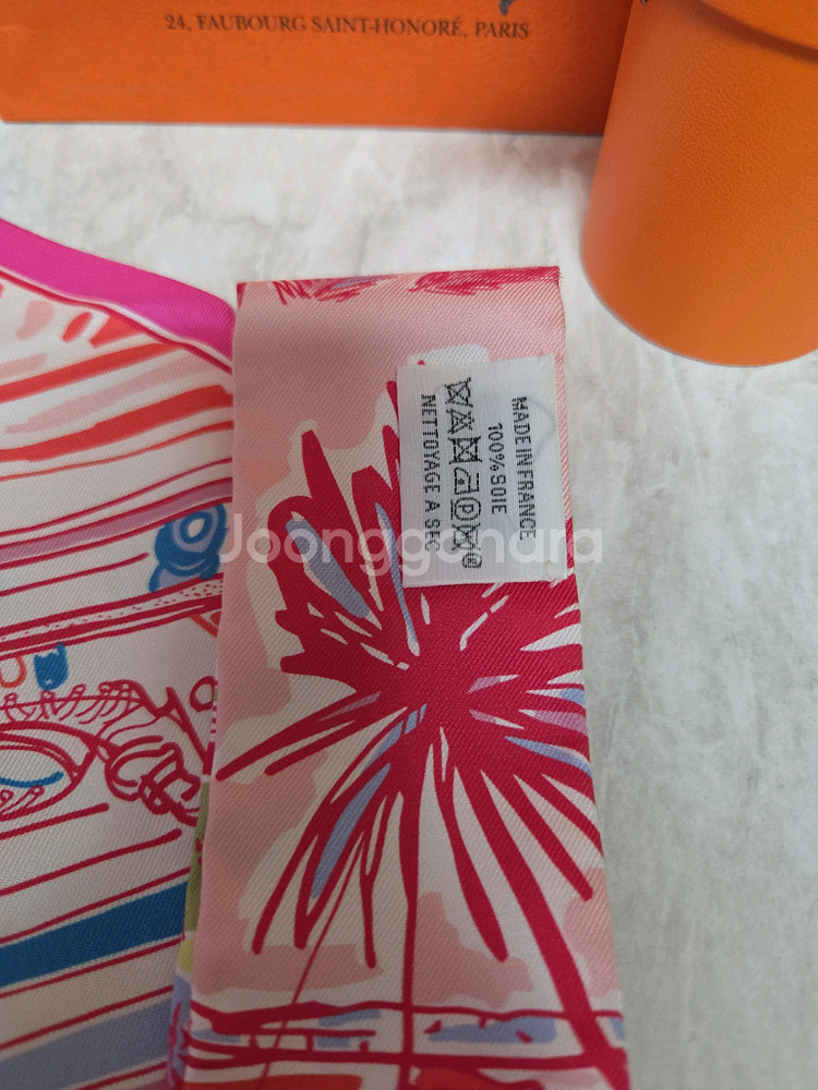 정품 에르메스 트윌리 스카프 한정판 팝니다.--8