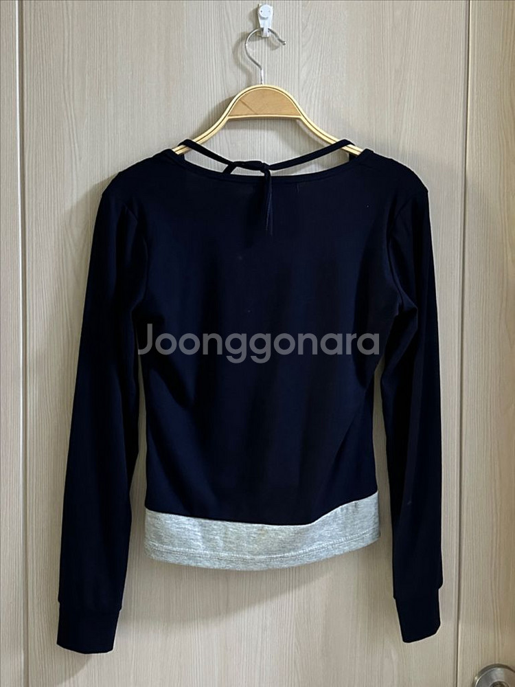 옷장정리ㅣ홀터넥 레이어드 배색 남색 슬림티 긴팔--3