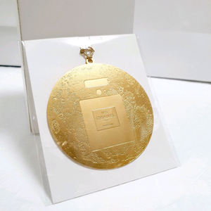샤넬 골드 오너먼트 장식 참