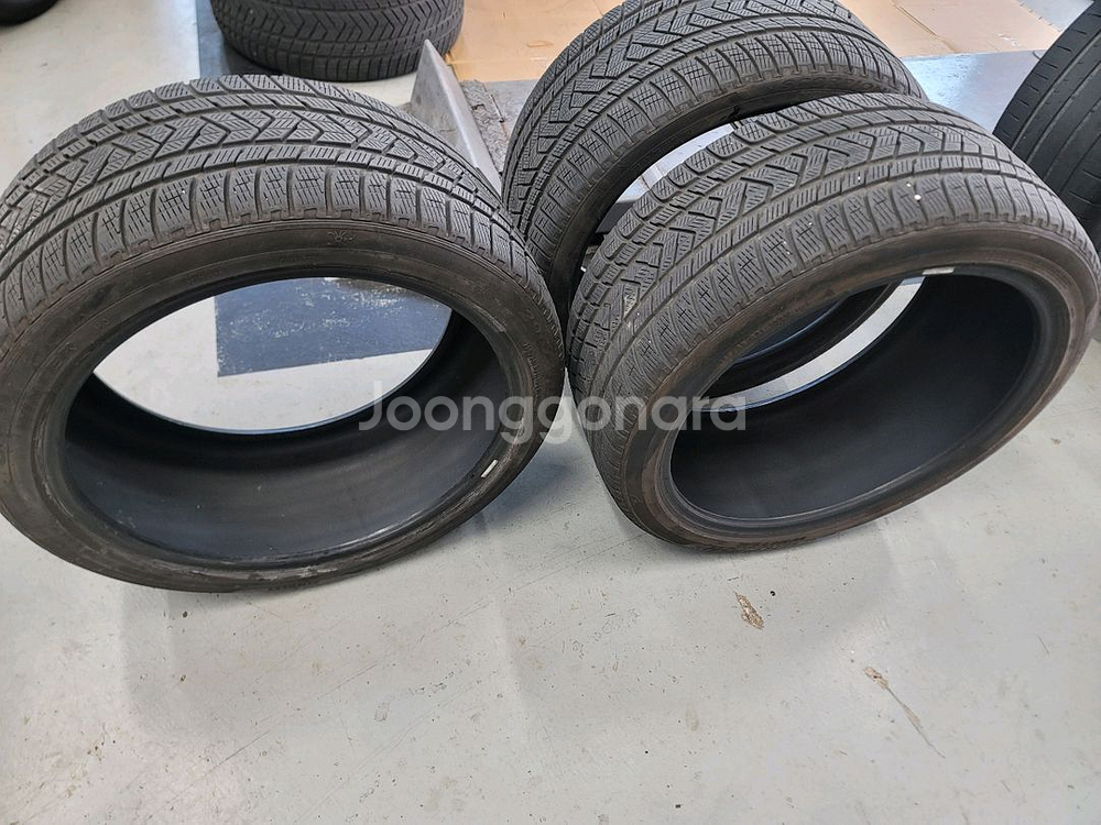 x5X6M 피렐리 스콜피온 윈터타이어 중고타이어 295-35-21 2개, 315-30 -22 1개 싸게 50팝니다--0