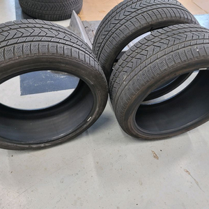 x5X6M 피렐리 스콜피온 윈터타이어 중고타이어 295-35-21 2개, 315-30 -22 1개 싸게 50팝니다
