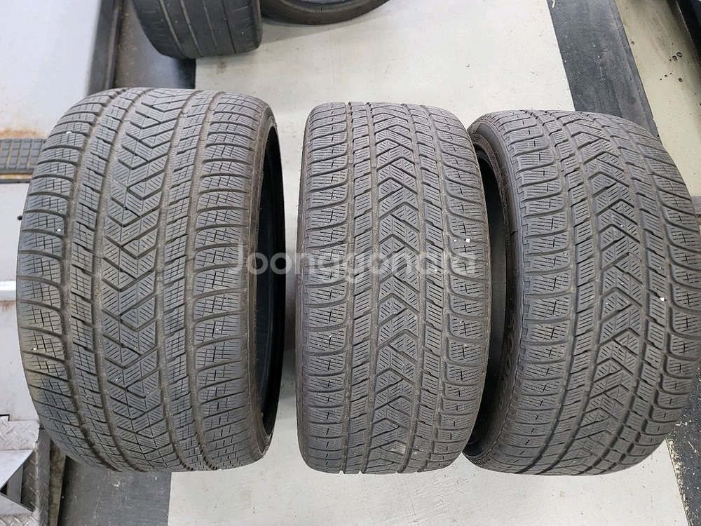 x5X6M 피렐리 스콜피온 윈터타이어 중고타이어 295-35-21 2개, 315-30 -22 1개 싸게 50팝니다--1