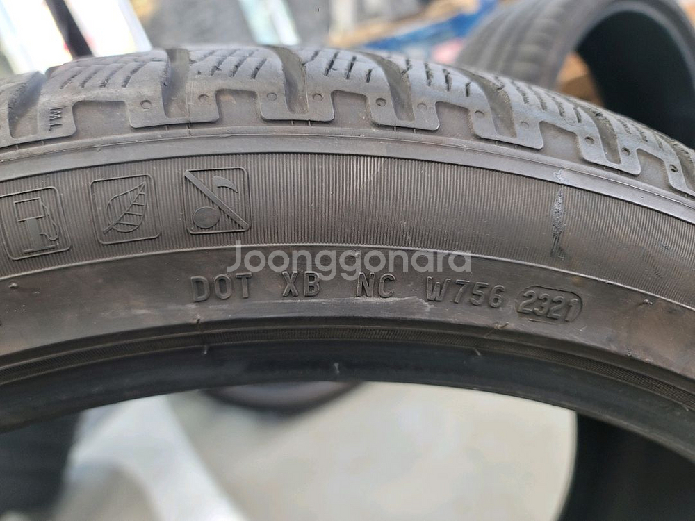 x5X6M 피렐리 스콜피온 윈터타이어 중고타이어 295-35-21 2개, 315-30 -22 1개 싸게 50팝니다--3