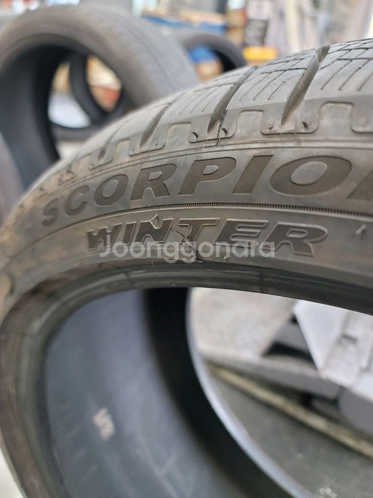 x5X6M 피렐리 스콜피온 윈터타이어 중고타이어 295-35-21 2개, 315-30 -22 1개 싸게 50팝니다--7