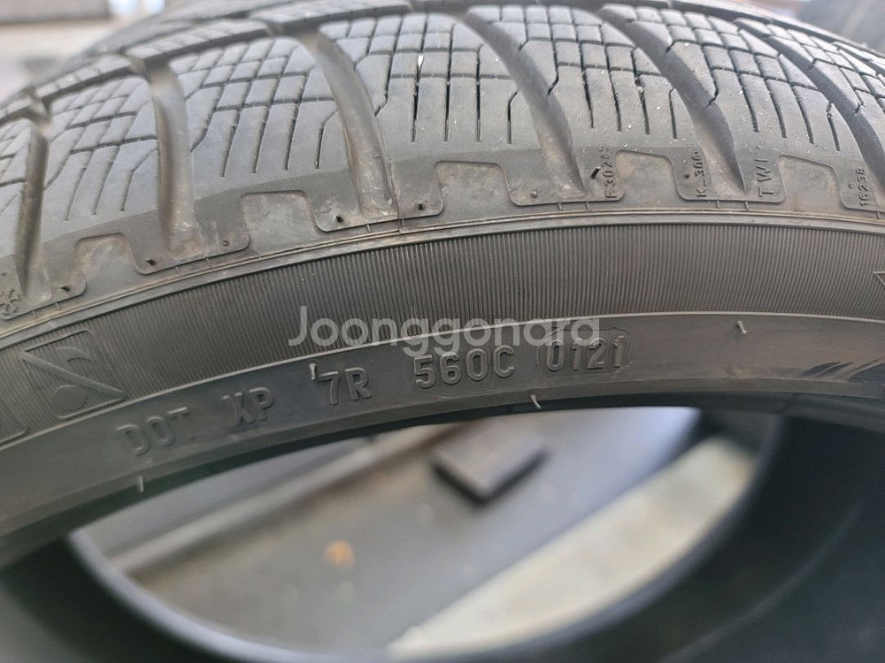 x5X6M 피렐리 스콜피온 윈터타이어 중고타이어 295-35-21 2개, 315-30 -22 1개 싸게 50팝니다--9
