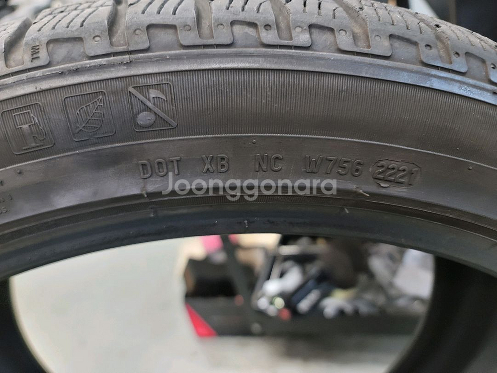 x5X6M 피렐리 스콜피온 윈터타이어 중고타이어 295-35-21 2개, 315-30 -22 1개 싸게 50팝니다--6