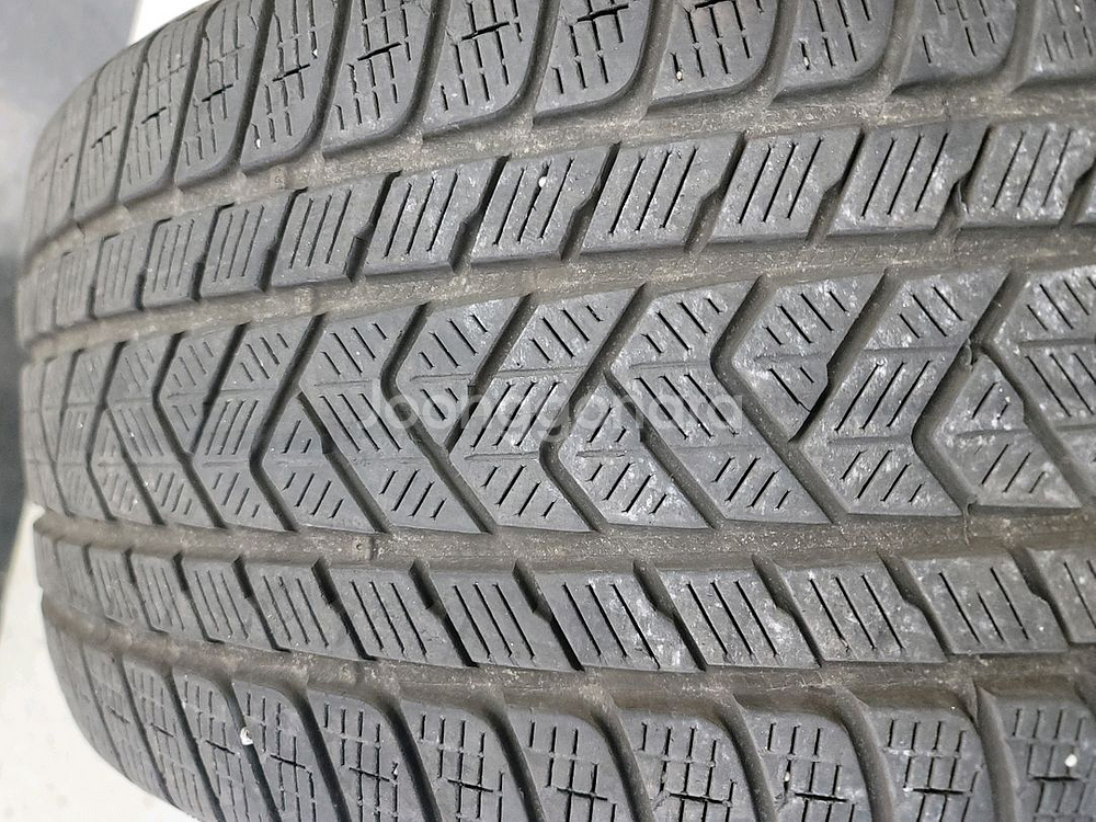 x5X6M 피렐리 스콜피온 윈터타이어 중고타이어 295-35-21 2개, 315-30 -22 1개 싸게 50팝니다--5