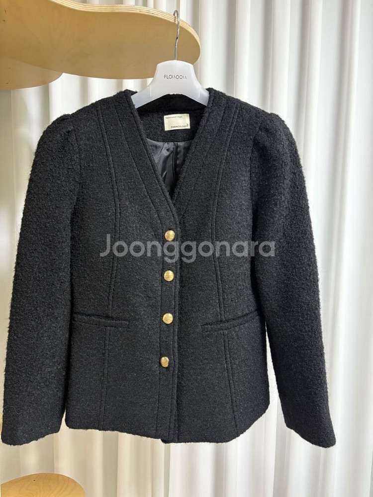 (새상품) 패브릭컬러지 노카라 퍼프 슬리브 자켓 블랙--0