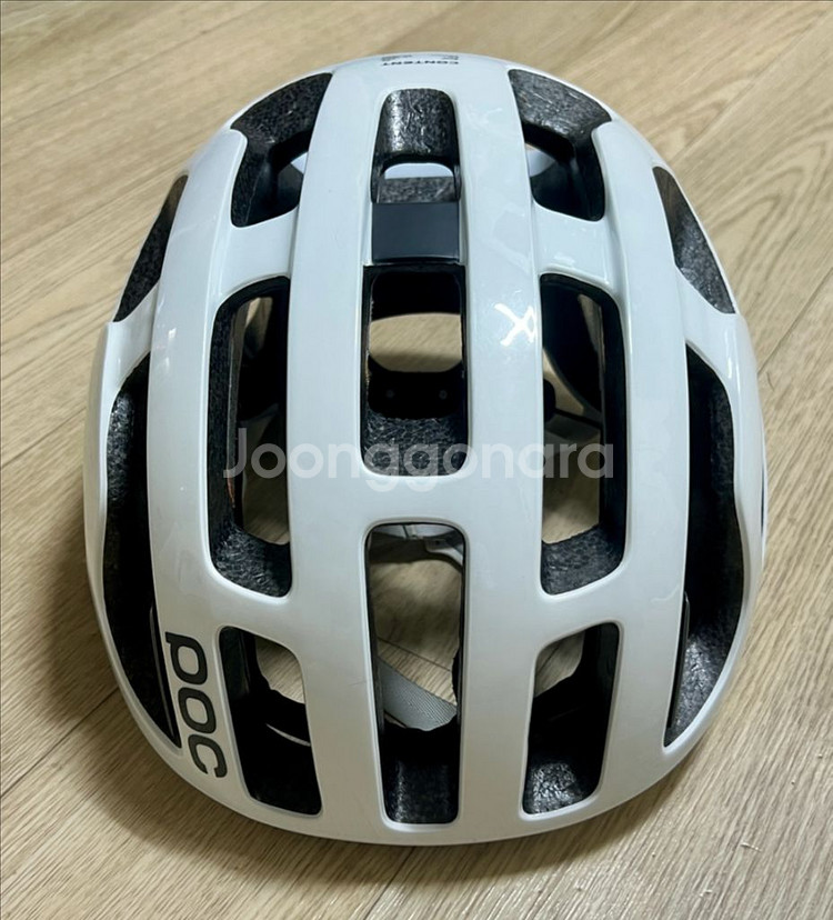 POC 헬멧 화이트 색상 L 사이즈 판매합니다--4