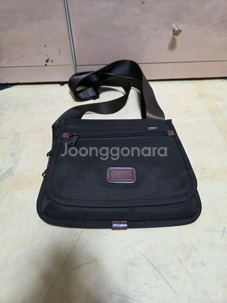 투미 정품 알파 스몰 플랩 바디 백 거의새제품--3