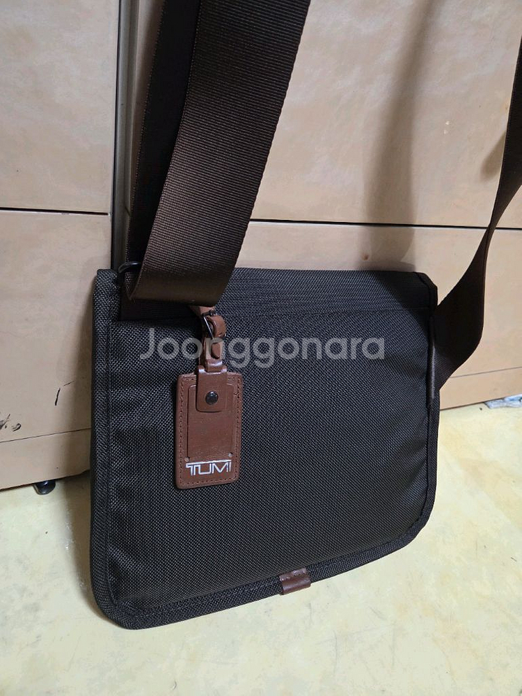 투미 정품 알파 스몰 플랩 바디 백 거의새제품--1