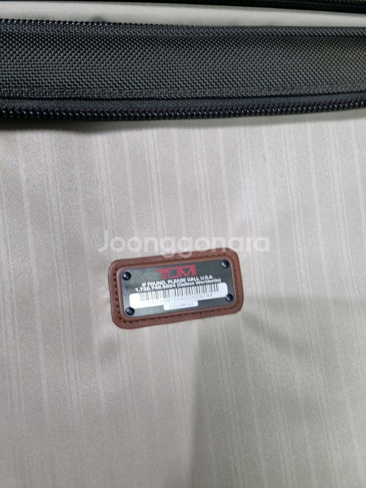 투미 28인치 화물용 캐리어 이민가방--1