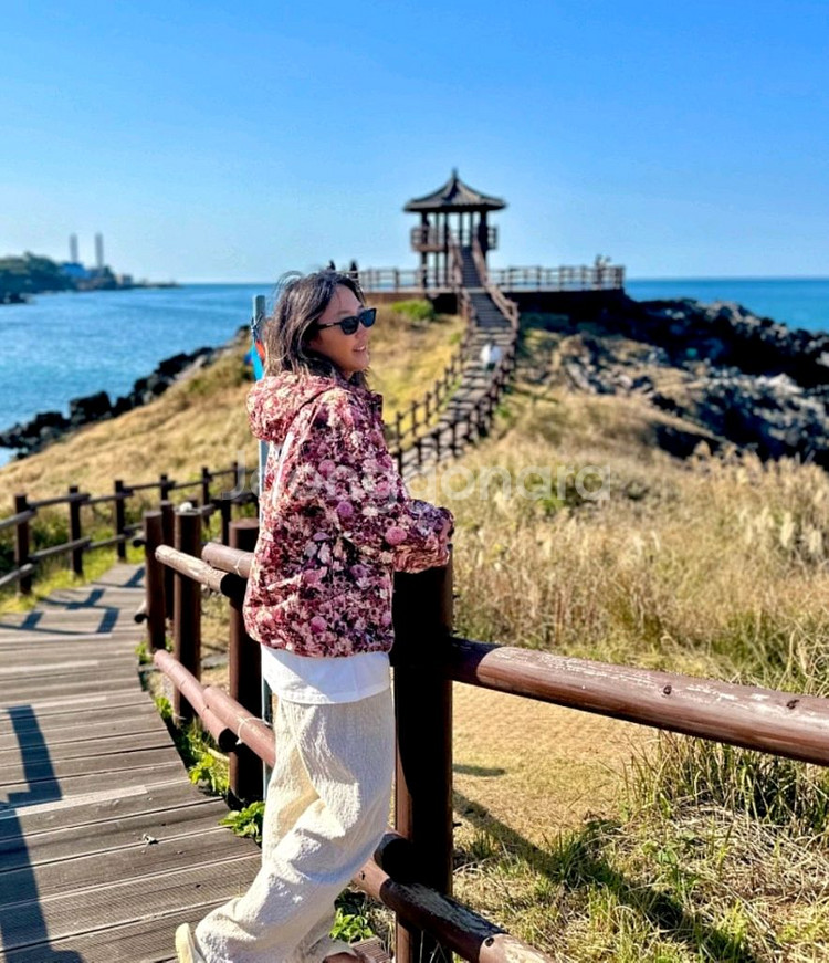 [M] 스투시 플로랄 나일론 비치 쉘 자켓 마룬--1