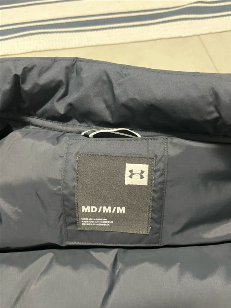 [M] 언더아머 덕다운 블랙 패딩조끼--3