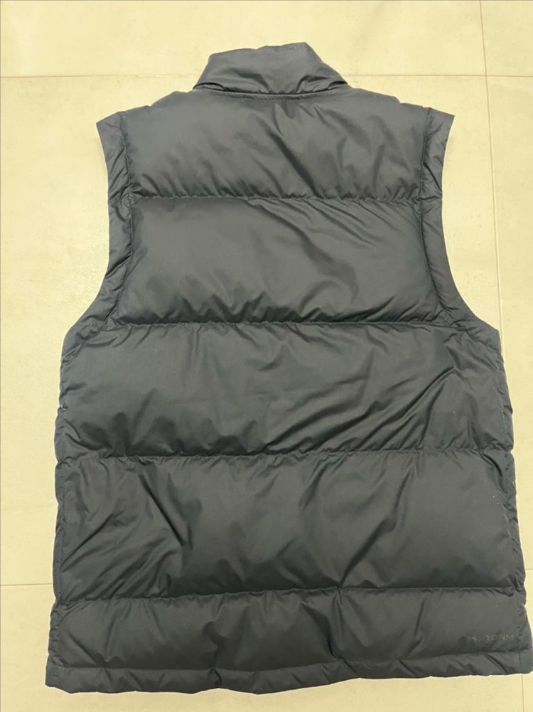 [M] 언더아머 덕다운 블랙 패딩조끼--1