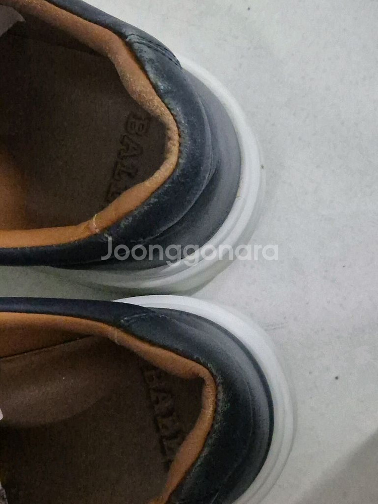 발렌시아가 스니커즈 42사이즈--8