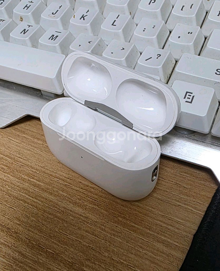 에어팟프로2세대 C타입 본체 S급--2