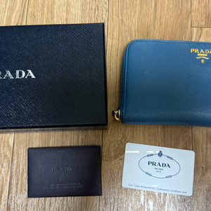 프라다 사피아노 장지갑 판매