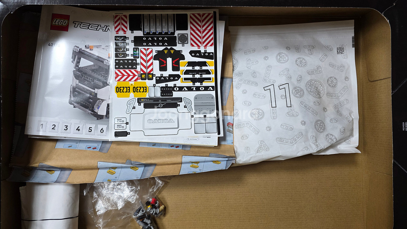 레고 테크닉 볼보 42175 굴삭기--3