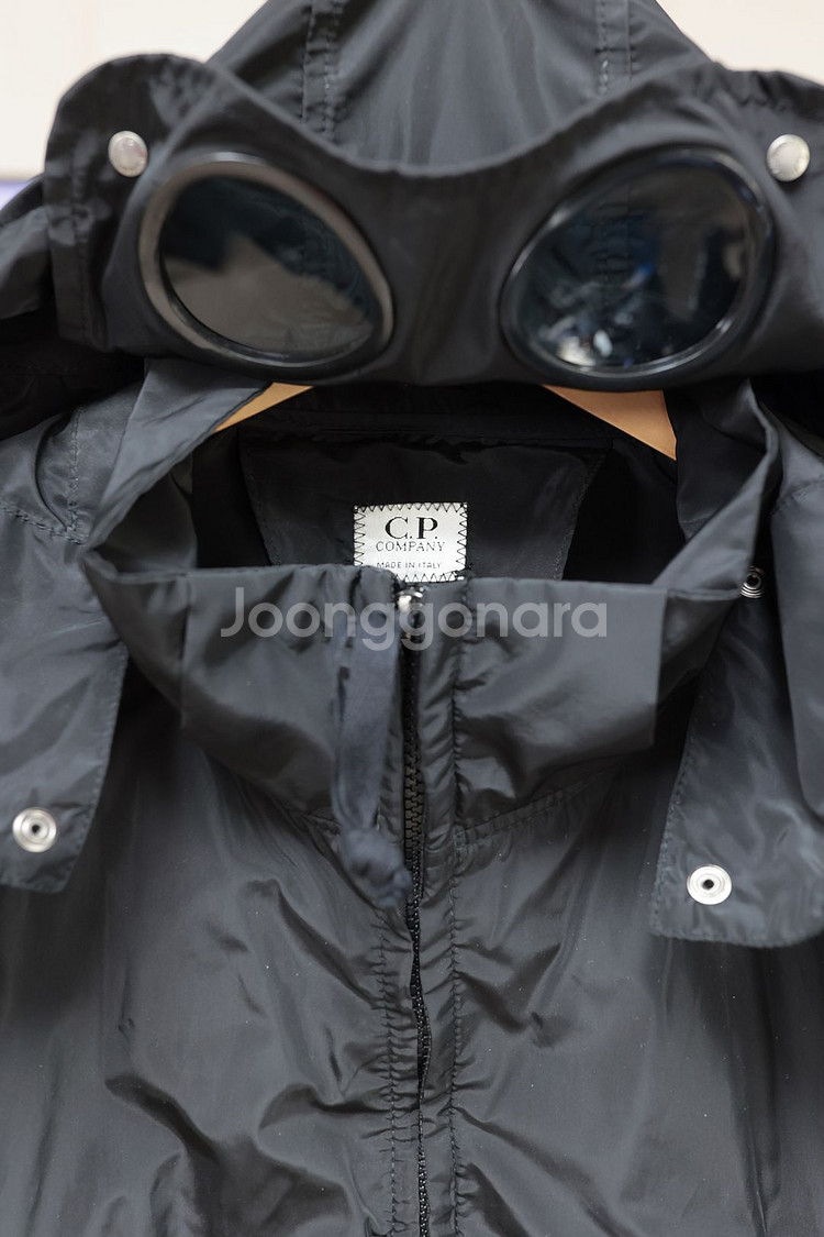 고글 후드로 완성되는 씨피컴퍼니 바람막이--1