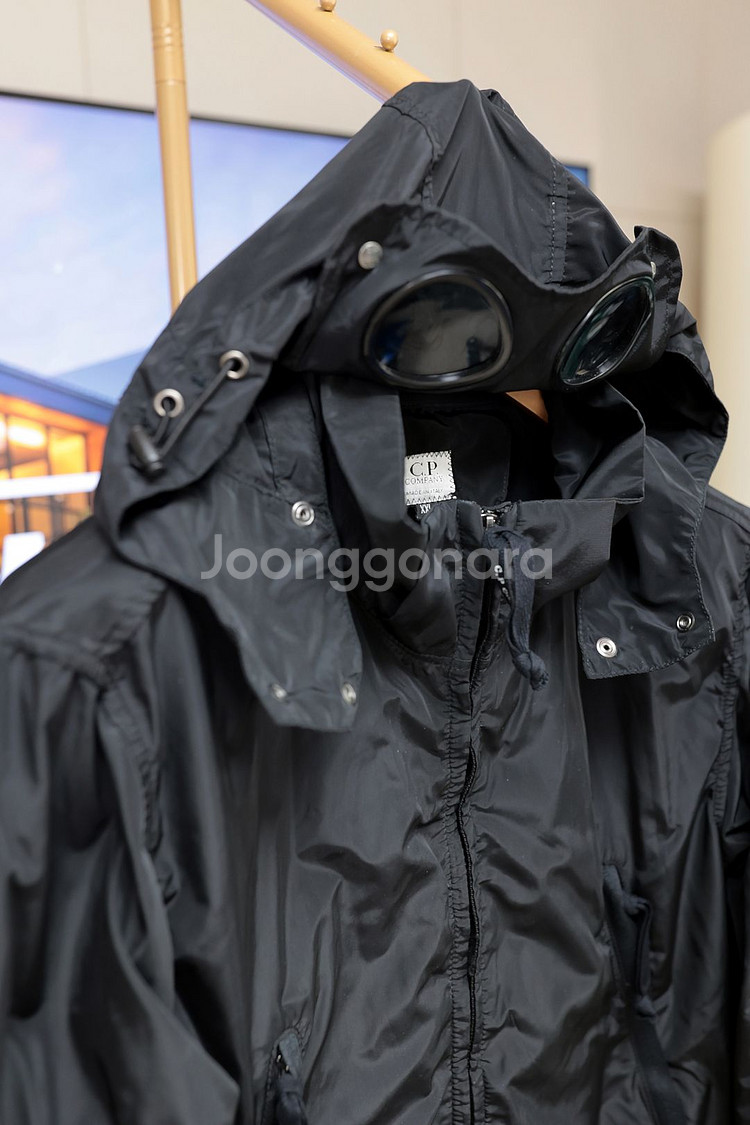 고글 후드로 완성되는 씨피컴퍼니 바람막이--2