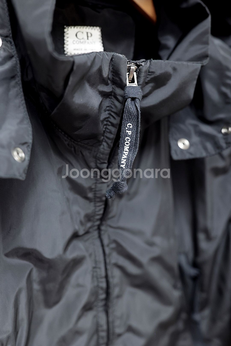 고글 후드로 완성되는 씨피컴퍼니 바람막이--3