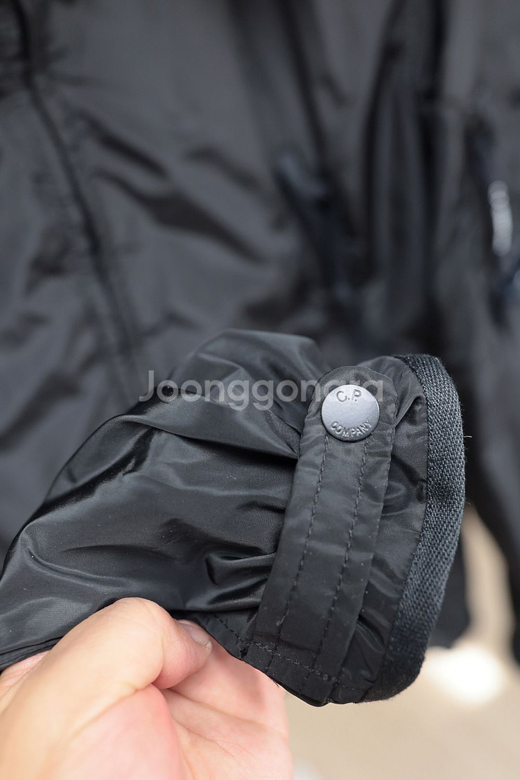 고글 후드로 완성되는 씨피컴퍼니 바람막이--4